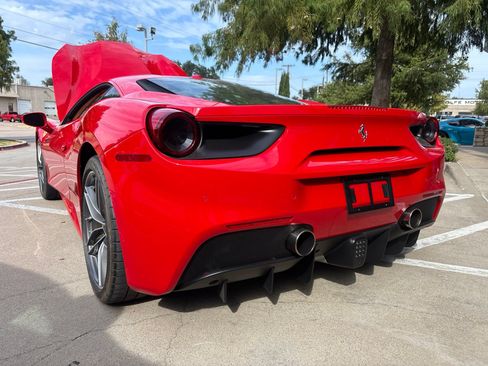 Used 2017 Ferrari 488 GTB RWD image 6