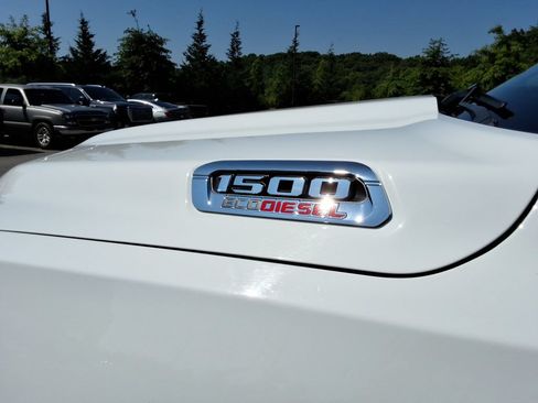 Used 2022 RAM 1500 Laramie AWD/4WD image 11