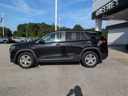 Used 2024 GMC Terrain SLE image 4