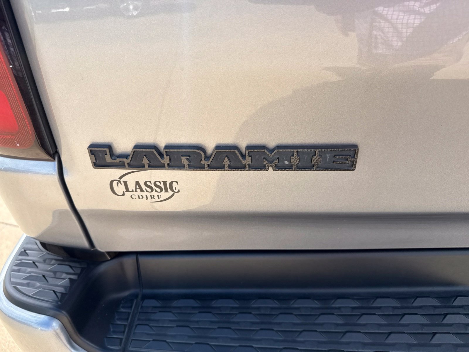 Used 2024 RAM 1500 Laramie AWD/4WD image 9