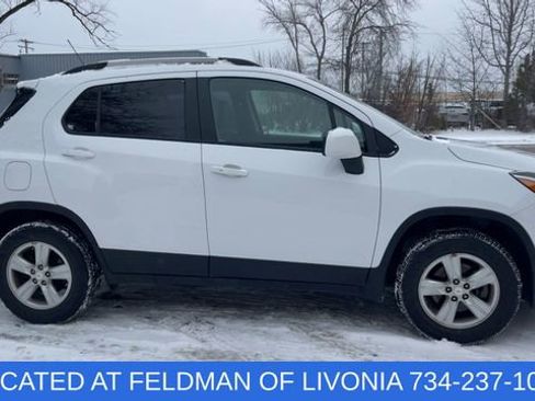 Certified 2022 Chevrolet Trax LT w/ LT Convenience Package image 9