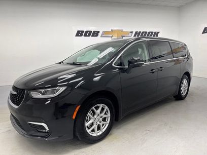 Used 2024 Chrysler Pacifica Touring-L