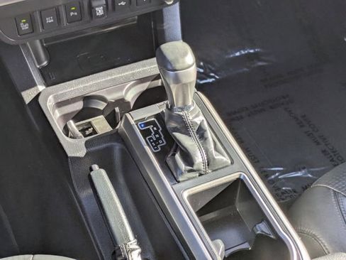 Used 2022 Toyota Tacoma Limited image 14