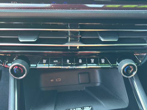 Used 2025 Chevrolet Traverse RS w/ LPO, Floor Liner Package FWD image 19