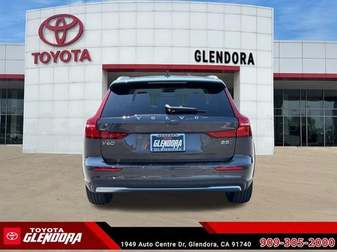 Used 2025 Volvo V60 B5 Cross Country Plus AWD/4WD image 9