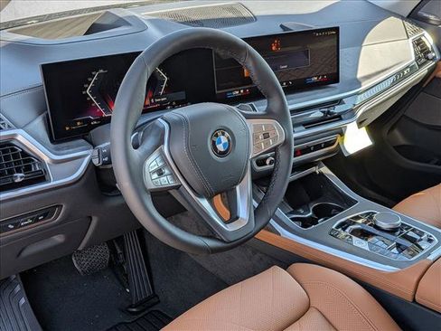 Certified 2026 BMW X7 xDrive40i w/ Premium Package AWD/4WD image 3