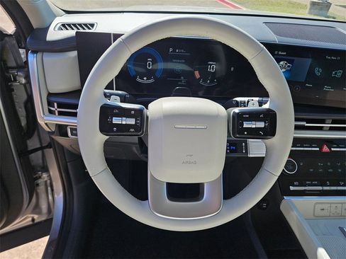 Used 2025 Hyundai Santa Fe SEL image 17