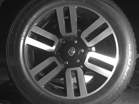 Used 2022 Toyota 4Runner Limited RWD image 19