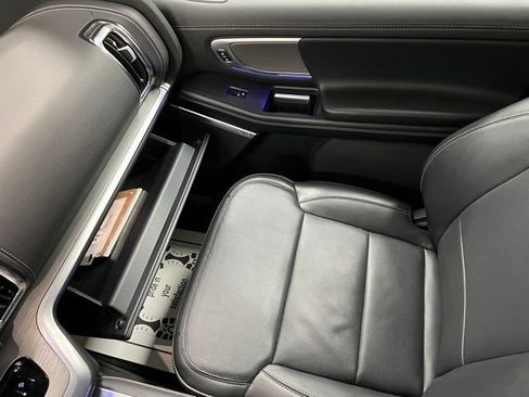 Used 2025 Ford Expedition Platinum AWD/4WD image 39