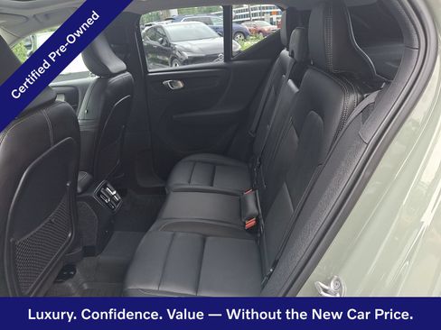 Certified 2025 Volvo XC40 B5 Plus AWD/4WD image 11