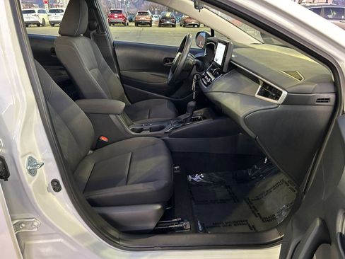 Used 2025 Toyota Corolla LE image 28