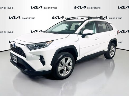 Used 2021 Toyota RAV4 XLE Premium image 3