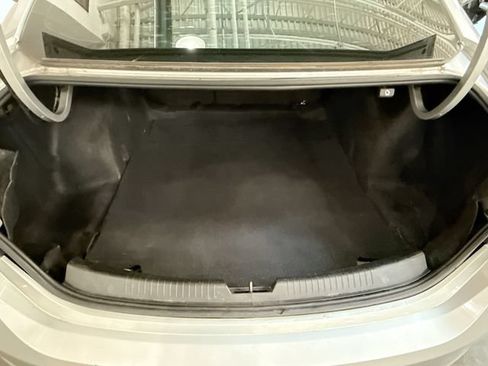 Used 2017 Chevrolet Malibu LT FWD image 25