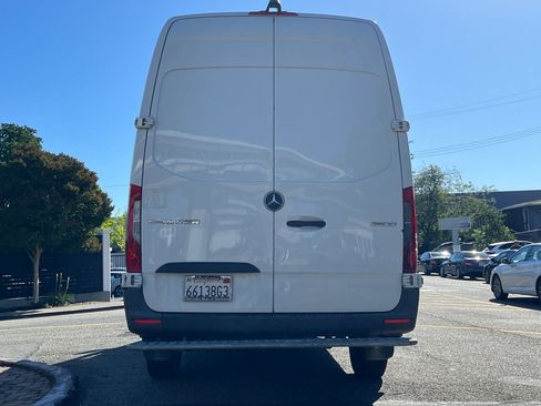 Used 2021 Mercedes-Benz Sprinter 2500 image 4