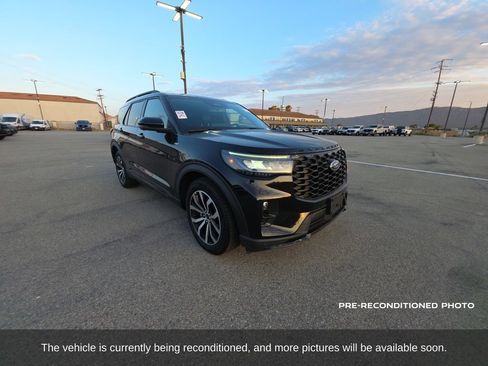 Used 2025 Ford Explorer ST-Line w/ Premium Package RWD image 3