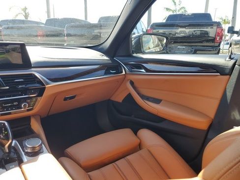 Used 2018 BMW 530i xDrive w/ Premium Package image 17