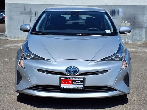 Used 2018 Toyota Prius Two image 2