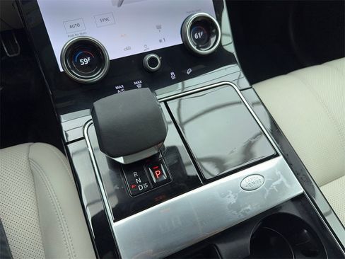 Used 2023 Land Rover Range Rover Velar R-Dynamic S image 33