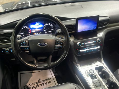 Used 2020 Ford Explorer XLT w/ Equipment Group 202A AWD/4WD image 3