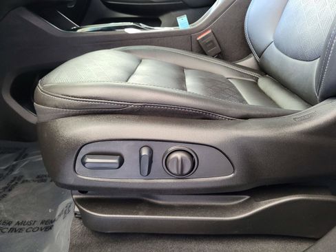 Used 2023 Chevrolet Bolt LT w/ Infotainment Package FWD image 23