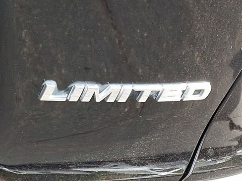 Used 2019 Jeep Cherokee Limited w/ Technology Group image 32