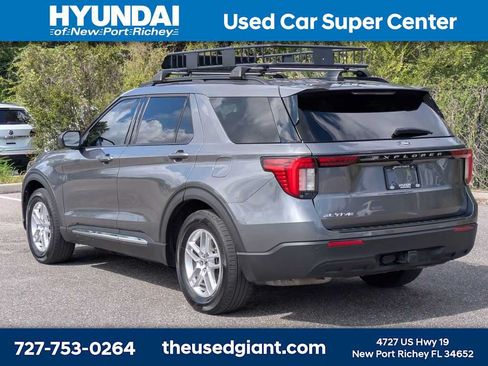 Used 2025 Ford Explorer Active RWD image 3