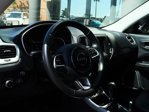 Used 2019 Jeep Compass Latitude FWD image 39