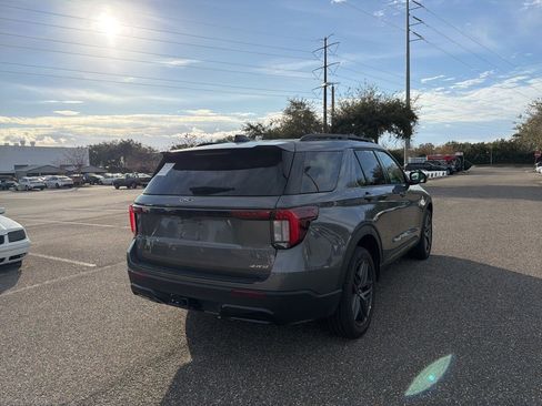 Used 2025 Ford Explorer ST-Line w/ ST-Line Street Pack image 5