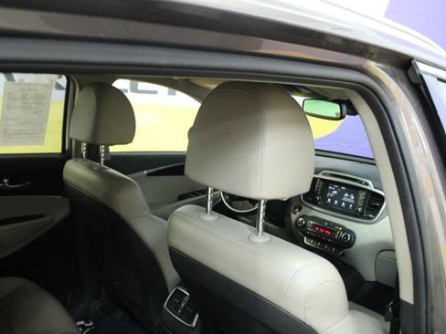 Used 2019 Kia Sorento EX AWD/4WD image 10