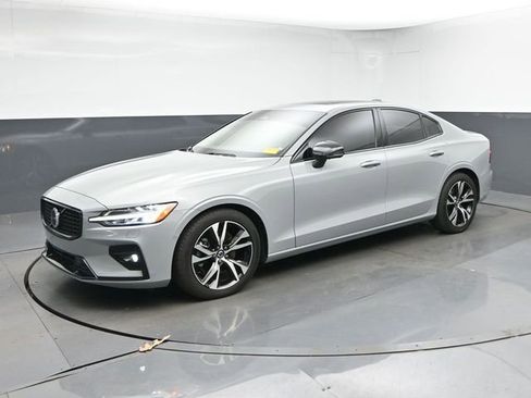 Used 2024 Volvo S60 B5 Plus w/ Climate Package FWD image 4