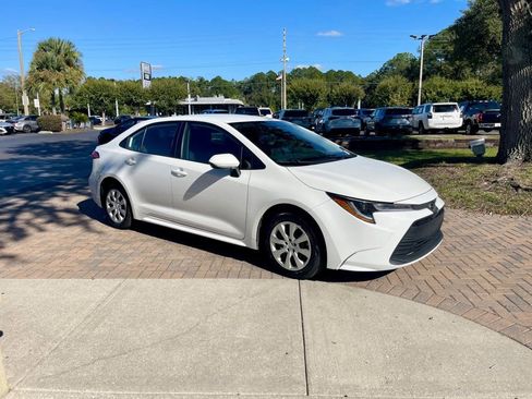 Used 2025 Toyota Corolla LE image 7
