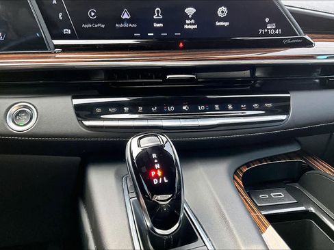 Used 2024 Cadillac Escalade Premium Luxury w/ Performance Package image 35