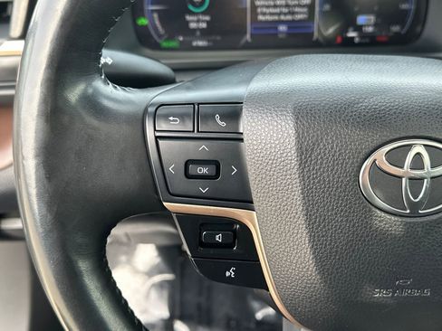 Used 2023 Toyota Crown Limited image 23