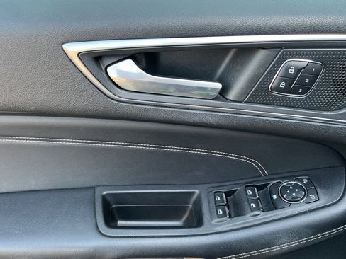 Used 2022 Ford Edge Titanium image 11