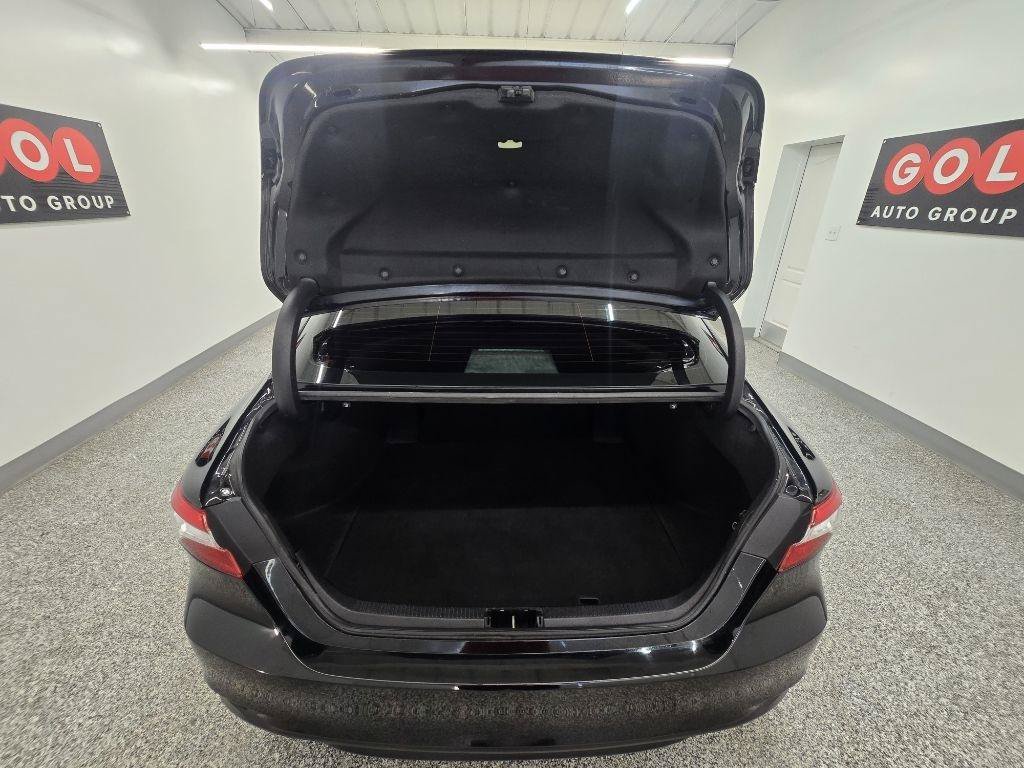 Used 2020 Toyota Camry LE FWD image 15
