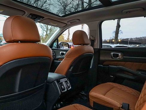 Certified 2023 Kia Sorento SX Prestige image 22