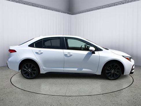 Used 2023 Toyota Corolla SE w/ SE Premium Package FWD image 9