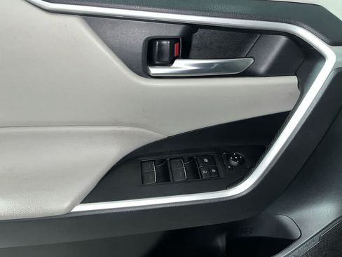 Used 2022 Toyota RAV4 XLE AWD/4WD image 13