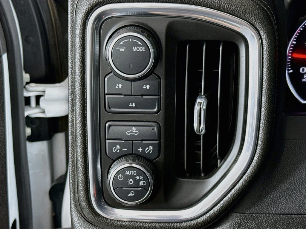 Used 2023 Chevrolet Silverado 2500 LT AWD/4WD image 10