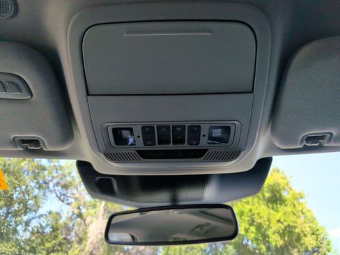 Used 2023 Ford Explorer Limited w/ Limited Technology Package RWD image 31
