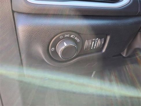 New 2026 Chrysler Voyager LX image 14