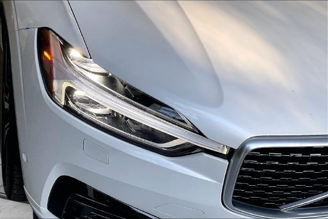 Used 2019 Volvo XC60 T8 R-Design w/ Advanced Package AWD/4WD image 31