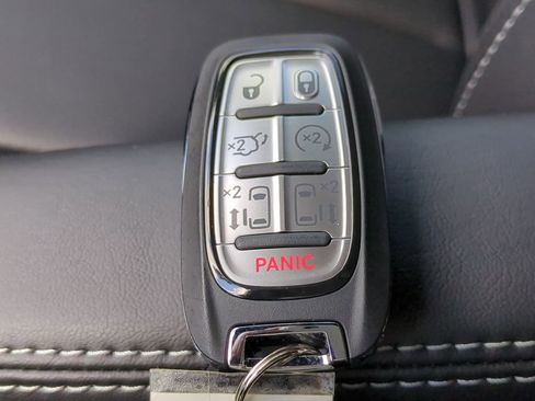 New 2026 Chrysler Pacifica Select image 32