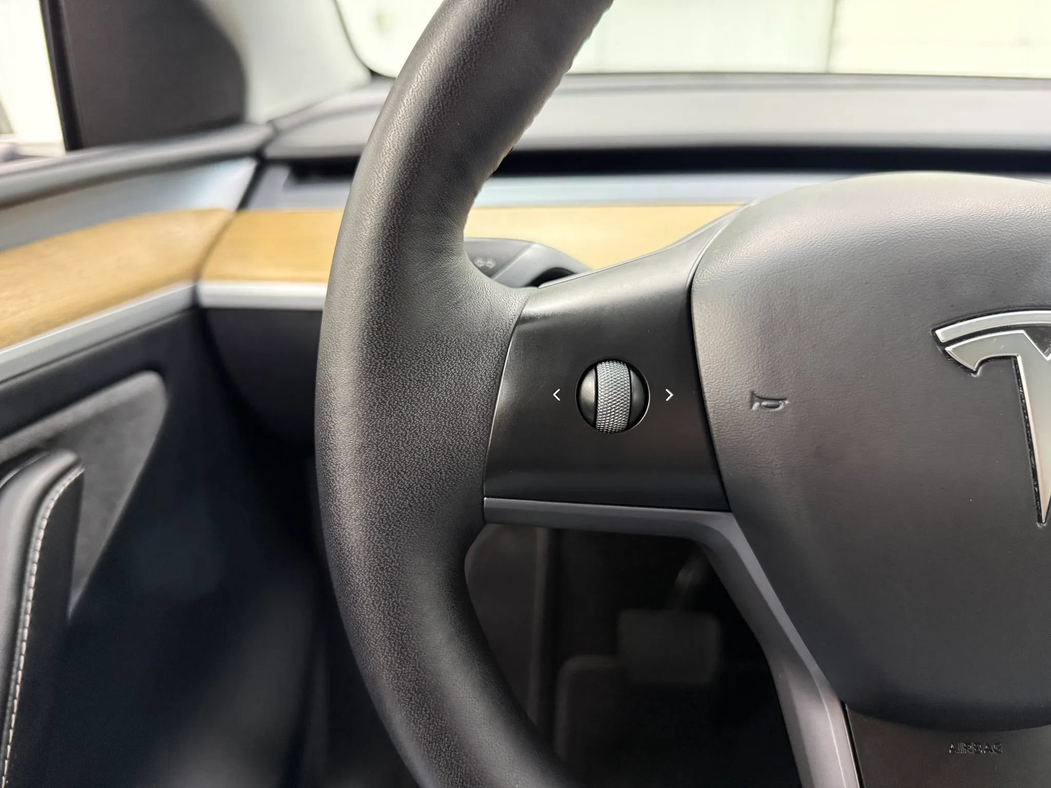 Used 2024 Tesla Model Y Long Range AWD/4WD image 26
