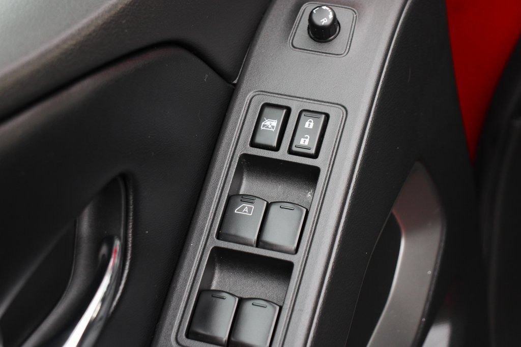Used 2025 Nissan Frontier SV AWD/4WD image 15