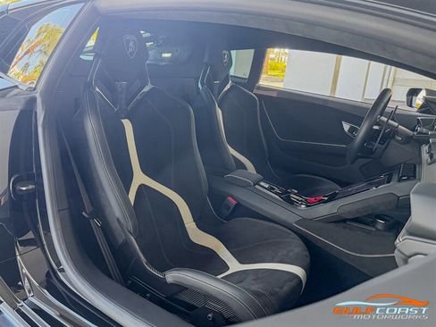Used 2022 Lamborghini Huracan EVO RWD image 29