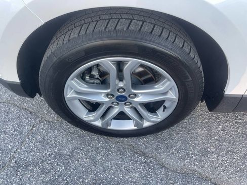Used 2018 Ford Edge Titanium w/ Equipment Group 302A AWD/4WD image 29