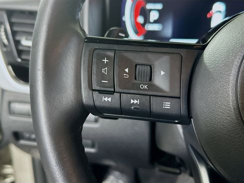 Used 2024 Nissan Rogue SL AWD/4WD image 16