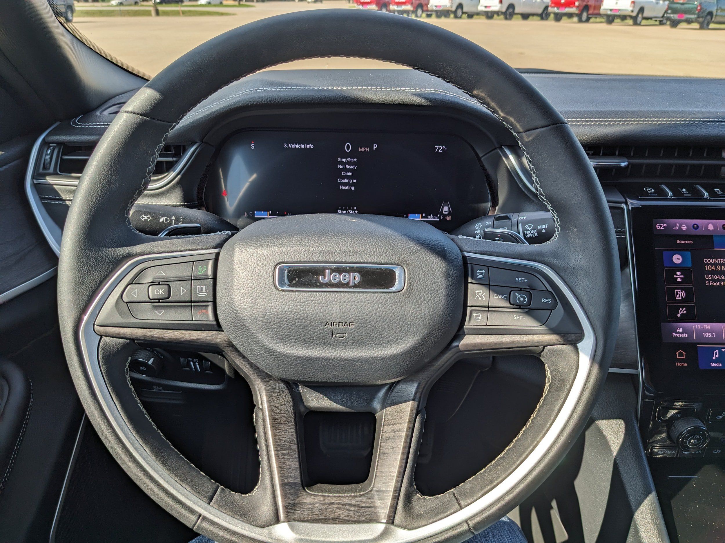 Used 2025 Jeep Grand Cherokee Limited w/ Luxury Tech Group II AWD/4WD image 15