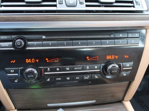 Used 2015 BMW 750Li image 24